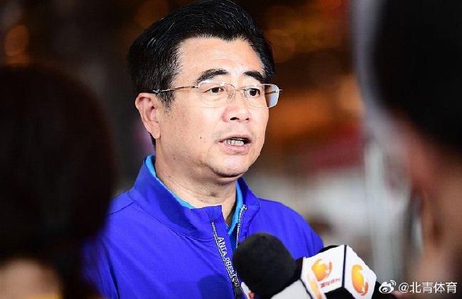 保护公理的罗夏，面无脸色的曼哈顿博士，豪情困扰的丝鬼，宅男夜枭，暴力感动派笑剧演员，你能感受到这些人物的个性光鲜。